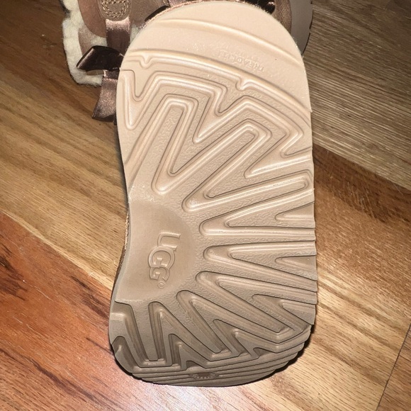 Little Girl Size 9 Bailey Bow in Chestnut - Picture 8 of 11